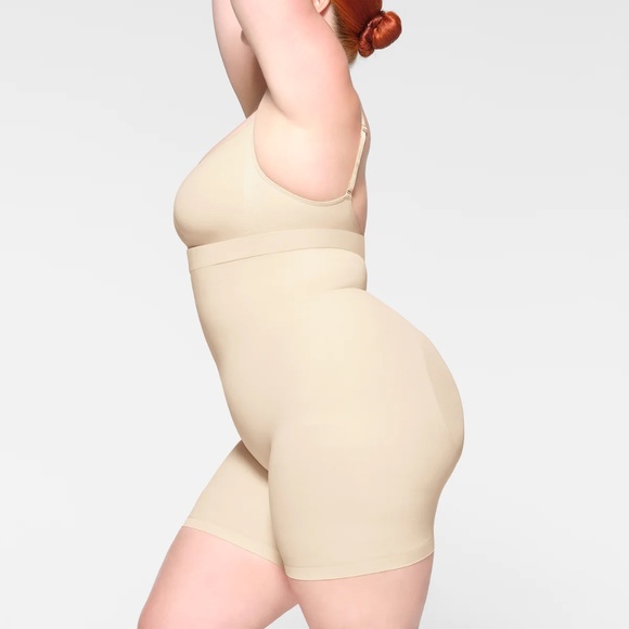 SKIMS - Seamless Sculpt Mid Thigh Short | Color: Sand | Size: X-SMALL | NWOT - Picture 2 of 10